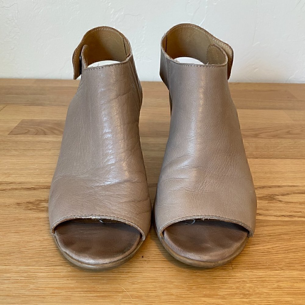 Bueno UMAY Block Heel Sandals Nude / Tan - Picture 3 of 13